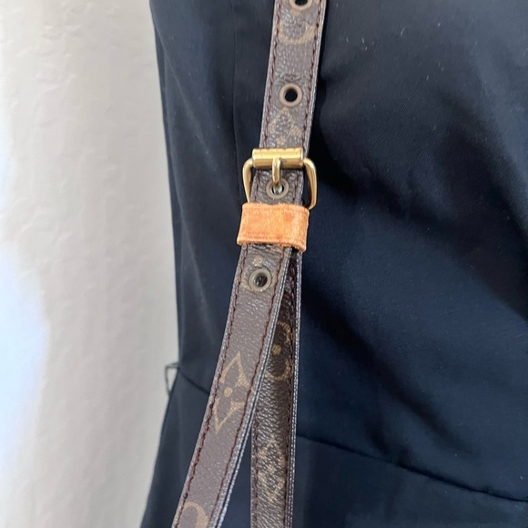 Louis Vuitton Danube Crossbody Shoulder Bag - Picture 8 of 8